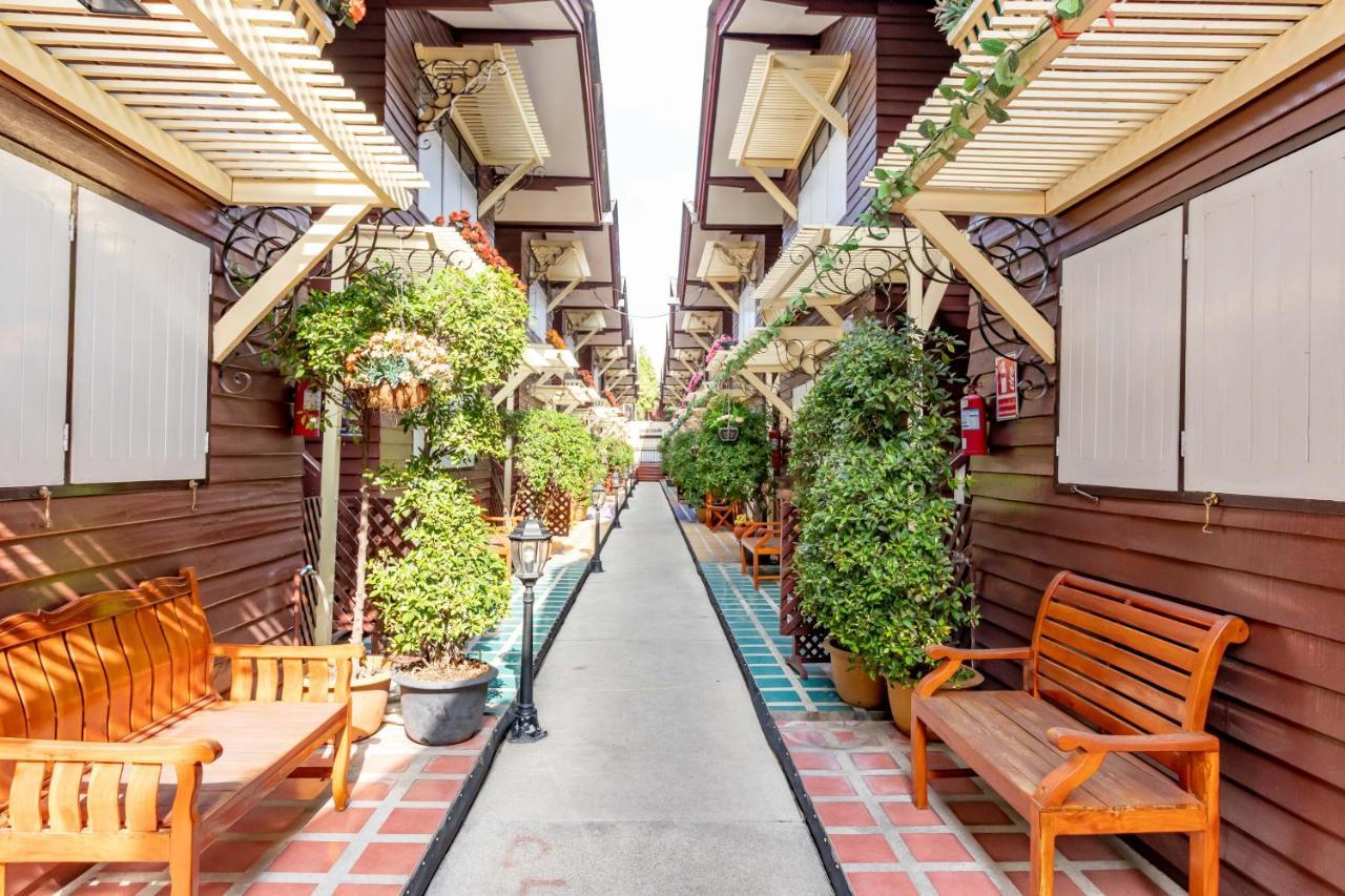 Resort Bangphlat Bangkok Exterior foto